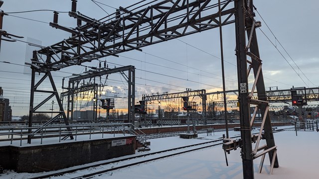 Scotland’s Railway working hard to beat big freeze: Glasgow Central snow Dec 2