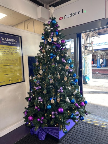 Selby station Christmas tree (4)