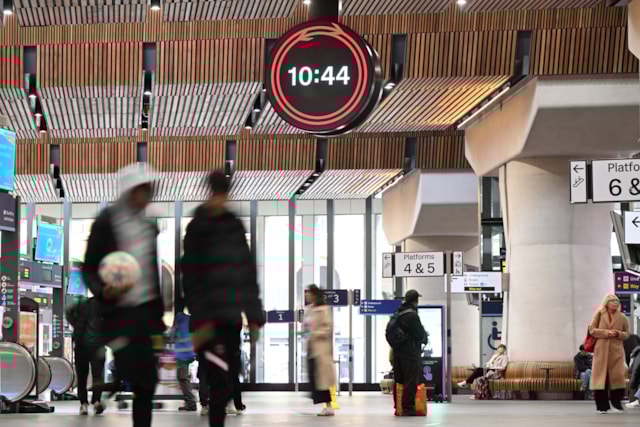 London Bridge station rail clock 3