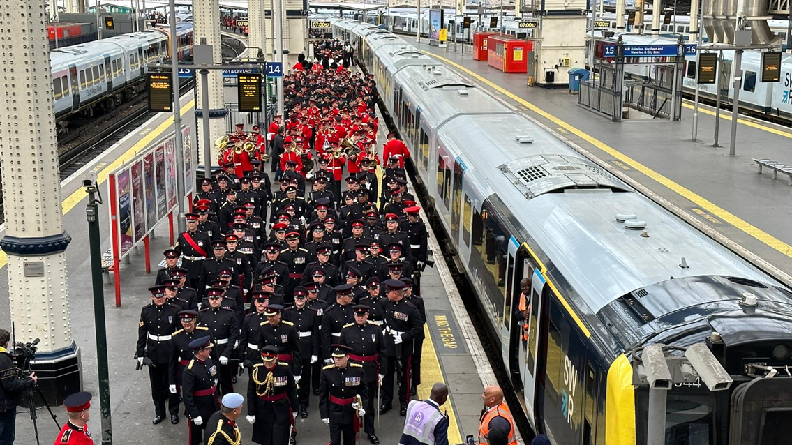 Armed Forces arrive at London Waterloo 5