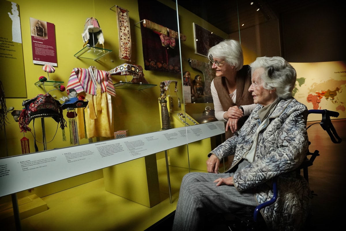 Mary Davidson Smith, 104, with curator Dr Friederike Voigt. Photo © Stewart Attwood (1)