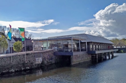 glan-yr-afon flags higher res