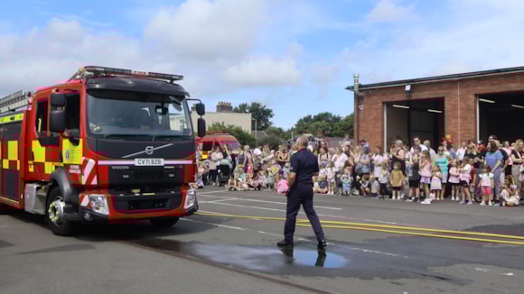 Diwrnod Agored Gorsaf Dân Doc Penfro yn codi £1000 ar gyfer elusen: IMG 4953-2