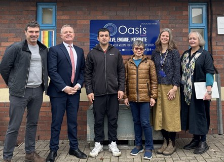 Education Minister on visit to Oasis for Citizen's curriculum