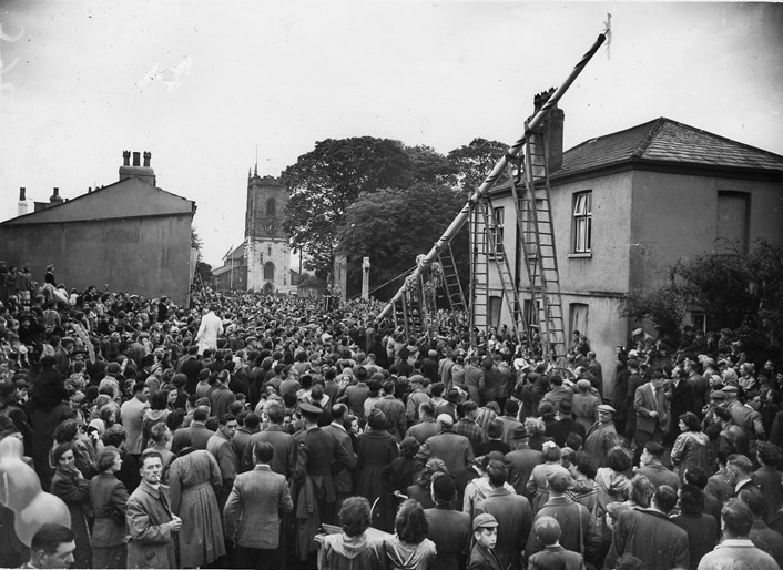 Display looks back at history of Leeds communities: usingropesandladders1954.jpg