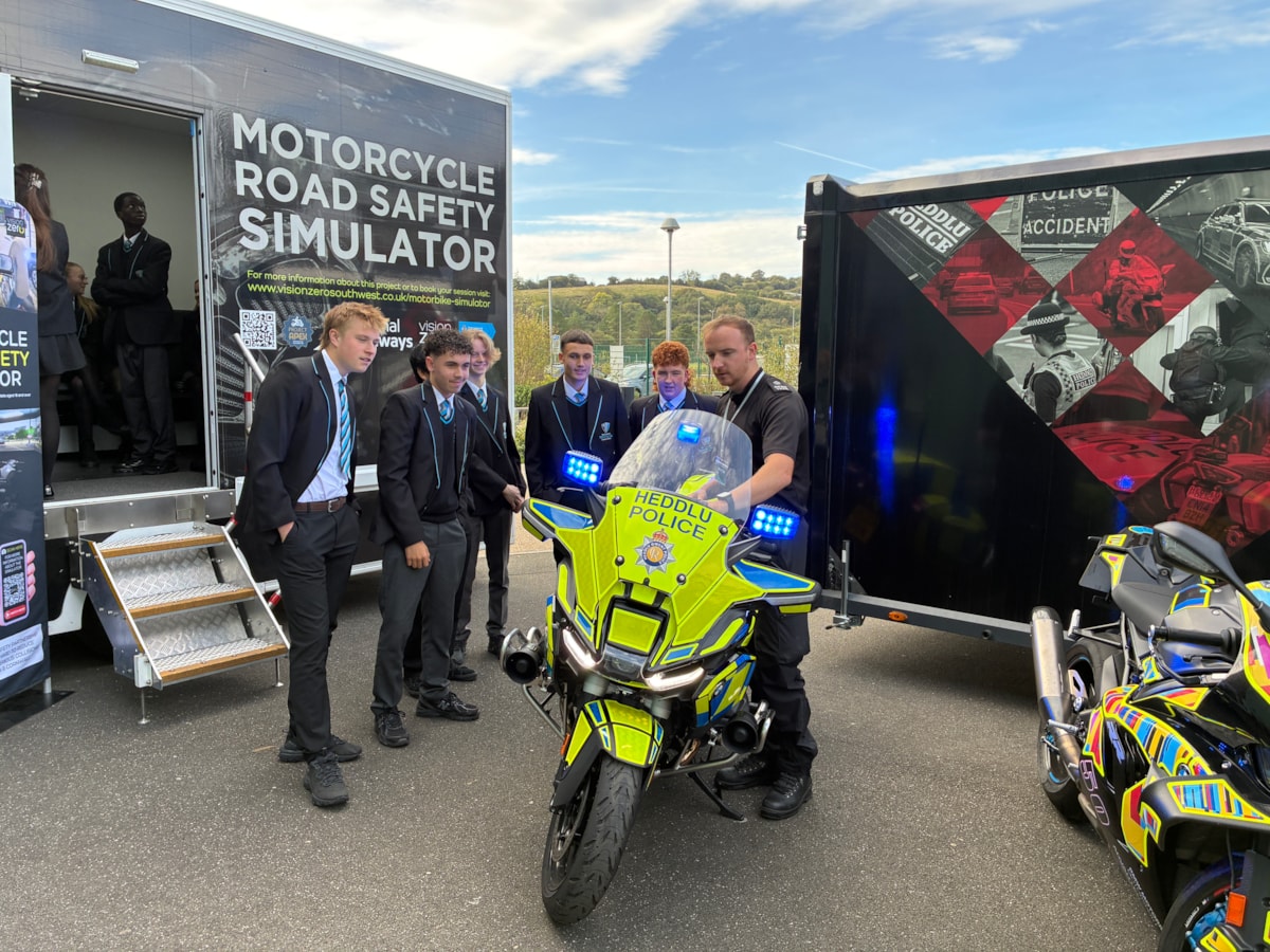 24-09-26 Sixth Formers at Tonyrefail Community being shown police bike 2