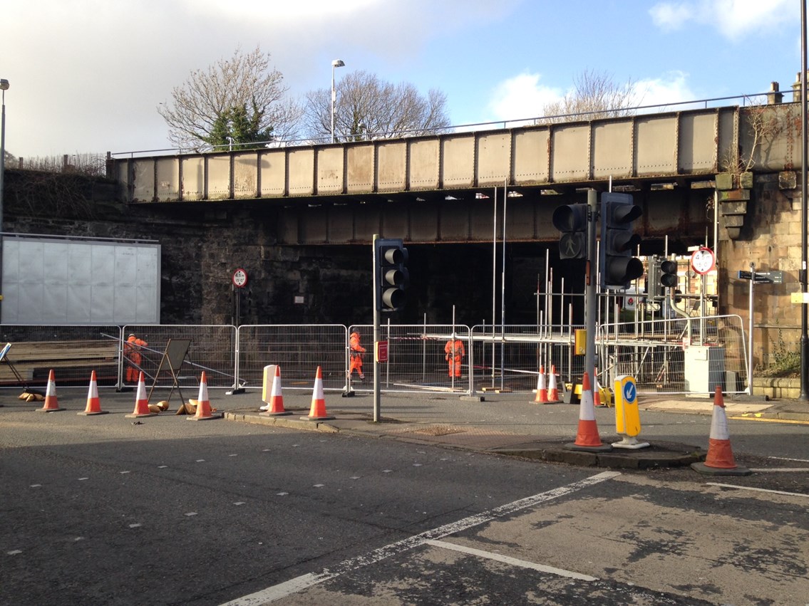 Barrhead stn bridge, before