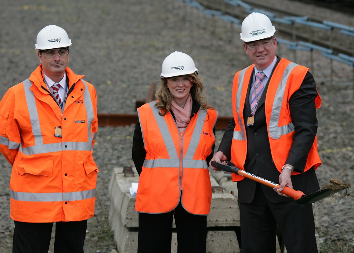 Rail Minister Tom Harris at Luton Airport Parkway: Tom Harris with Thameslink Programme Director Andrew Mitchell and FCC's Managing Director Elaine Holt see the start of work at Luton Airport Parkway