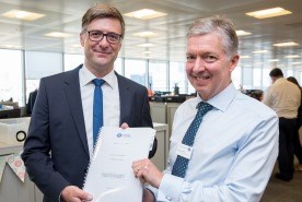 TfL awards major traffic control contract to Siemens: 180627-wilke-reints-siemens-and-mike-brown-tfl.jpg