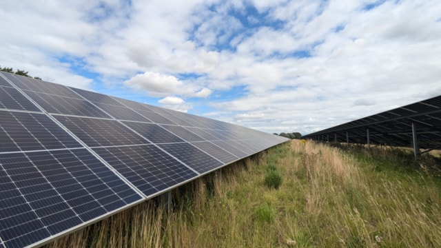 Network Rail stations and offices go solar in ground-breaking deal with EDF Renewables: solar farm