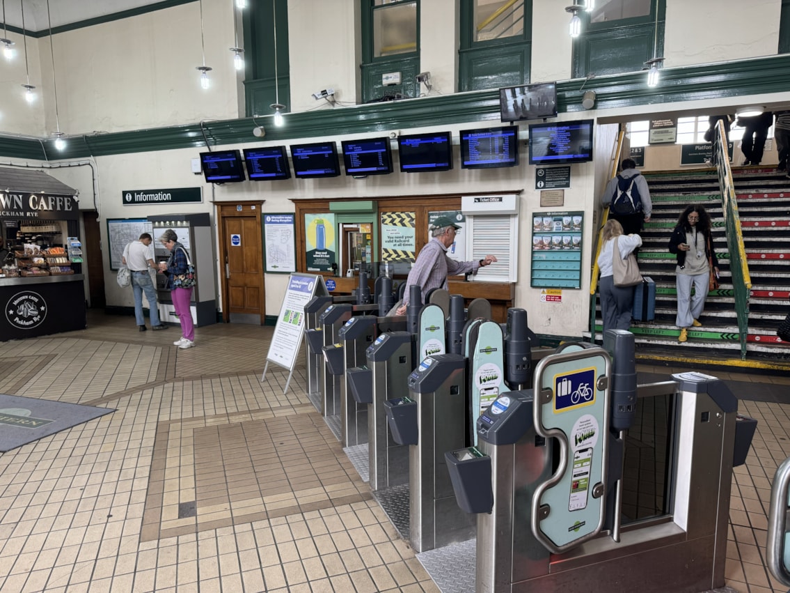 Peckham Rye expanded gateline 3