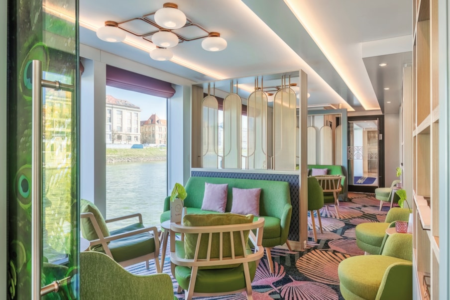 SHP Belvedere Lounge SotD INT 20536