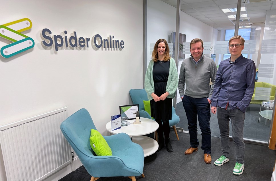 Spider Online 1 (L-R Lesley Connelly, Ross Hamill, David McNee)