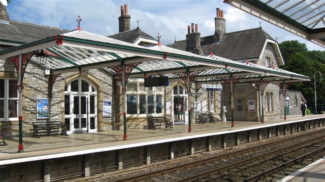 Grange station canopies after refurbishment: The canopies above platforms 1 and 2, plus the entrance canopy, have been completely re-glazed, refurbished and repainted (july 2012)