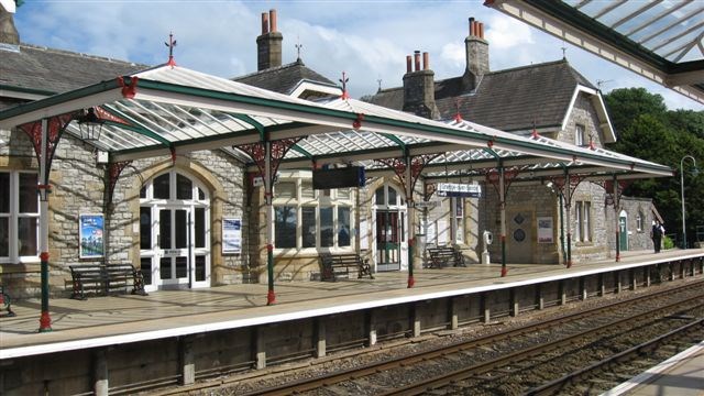 Grange station canopies after refurbishment: The canopies above platforms 1 and 2, plus the entrance canopy, have been completely re-glazed, refurbished and repainted (july 2012)