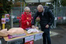 Commuter learning how to restart a baby's heart: Commuter learning how to restart a baby's heart