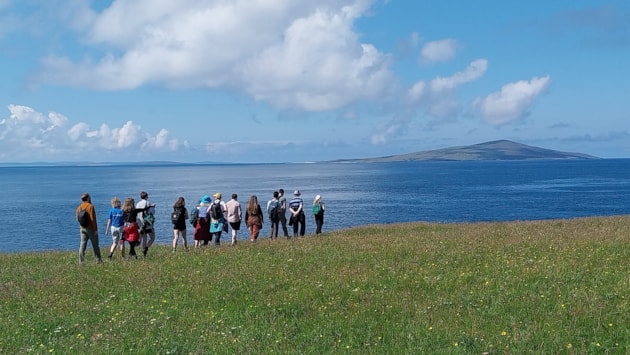 Tha Fèis Fiadh-Bheatha nan Eilean a’ tilleadh ann an 2025!: BeeWalk, Northton, Outer Hebrides Wildlife Festival (c) Bumblebee Conservation Trust