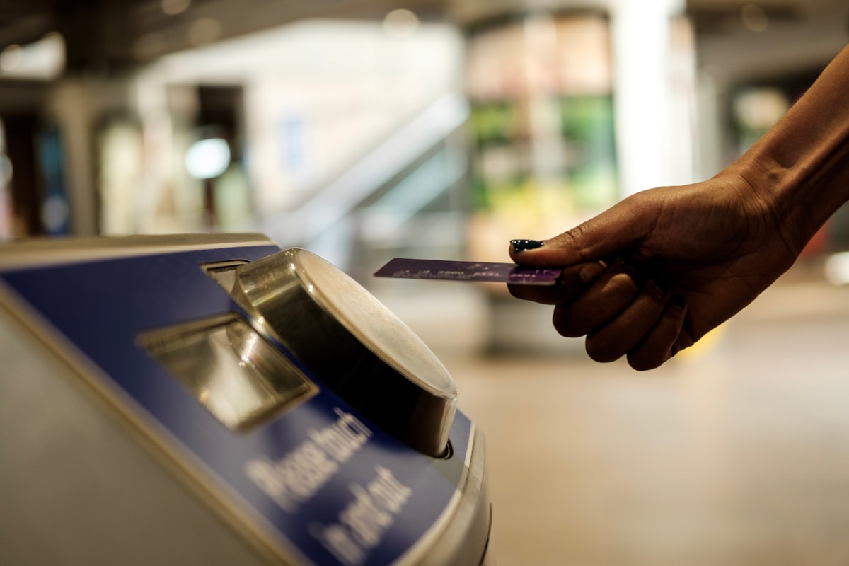 Person using TfL contactless reader with bank card