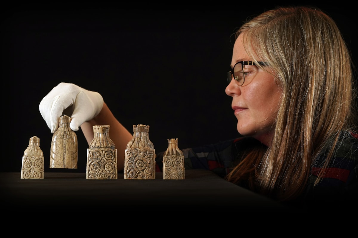 Dr Alice Blackwell with some of the Lewis chess pieces. Copyright Stewart Attwood (7)