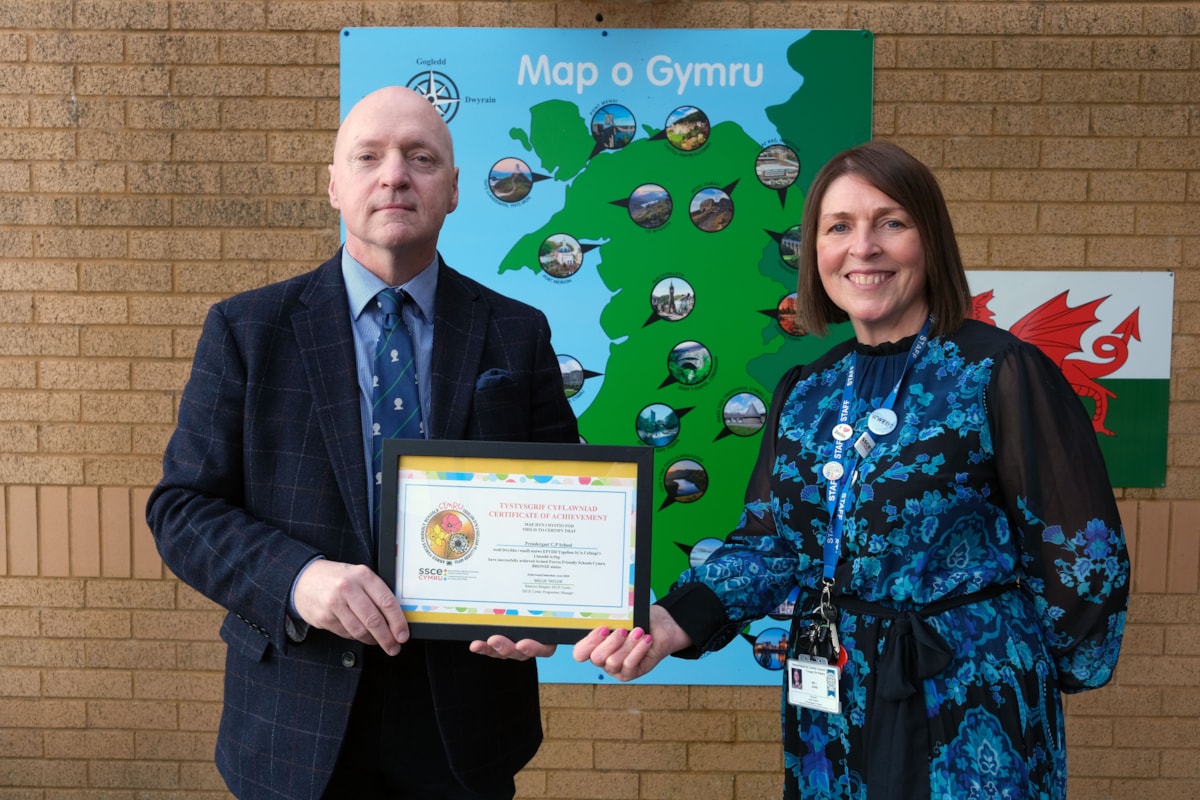 Prendergast school military award 2 - Gwobr milwrol ysgol Prendergast 2