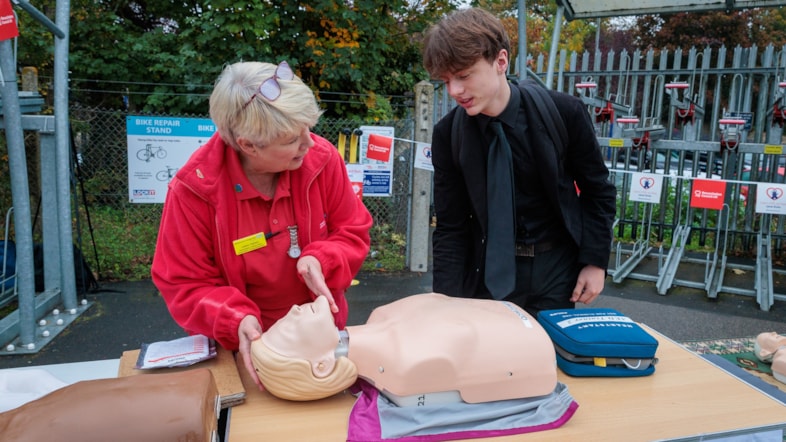 Maidstone commuters learn lifesaving skills for Restart a Heart Day: Local schoolboy Kye Sharrad