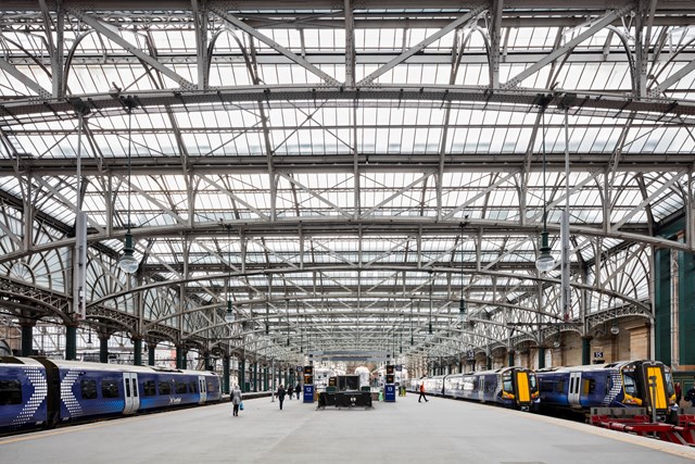 Glasgow Central - roof structure and platform