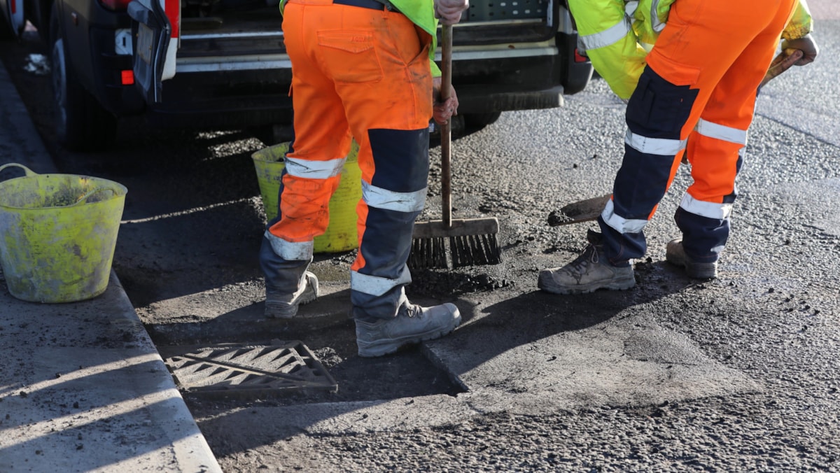 A494 Mold -pot hole repair  cropped
