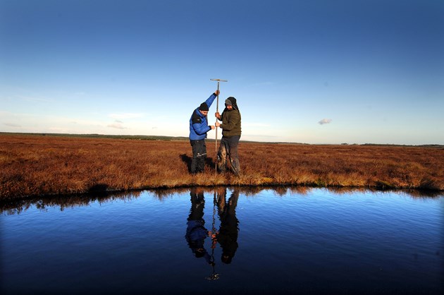 Peat sampling at Blawhorn Moss NNR ©Dougie Barnett/NatureScot