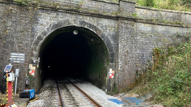 Network Rail thanks passengers after work in 170-year-old Dinmore Tunnel is completed between Hereford and Shrewsbury: Dinmore tunnel with new track-2