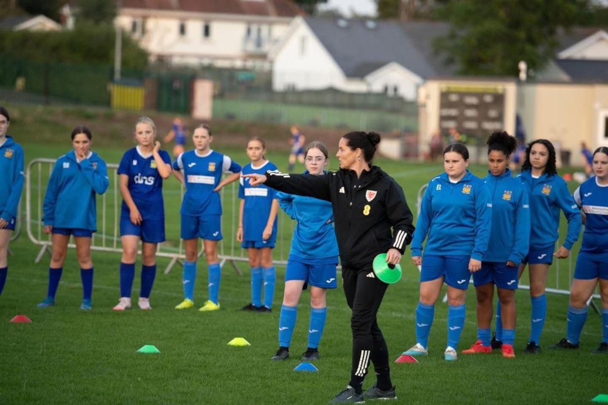 Ponthir girls sports