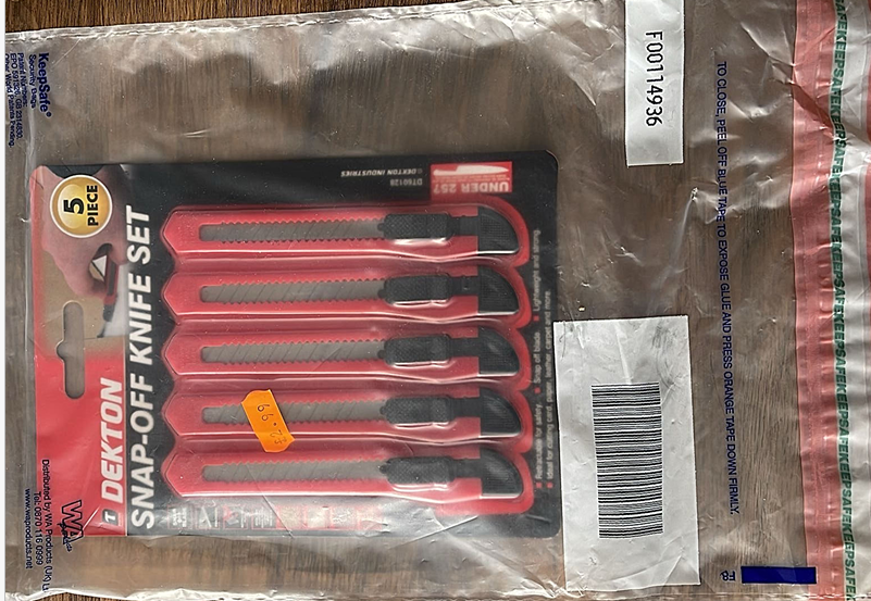 Snap off knife set
