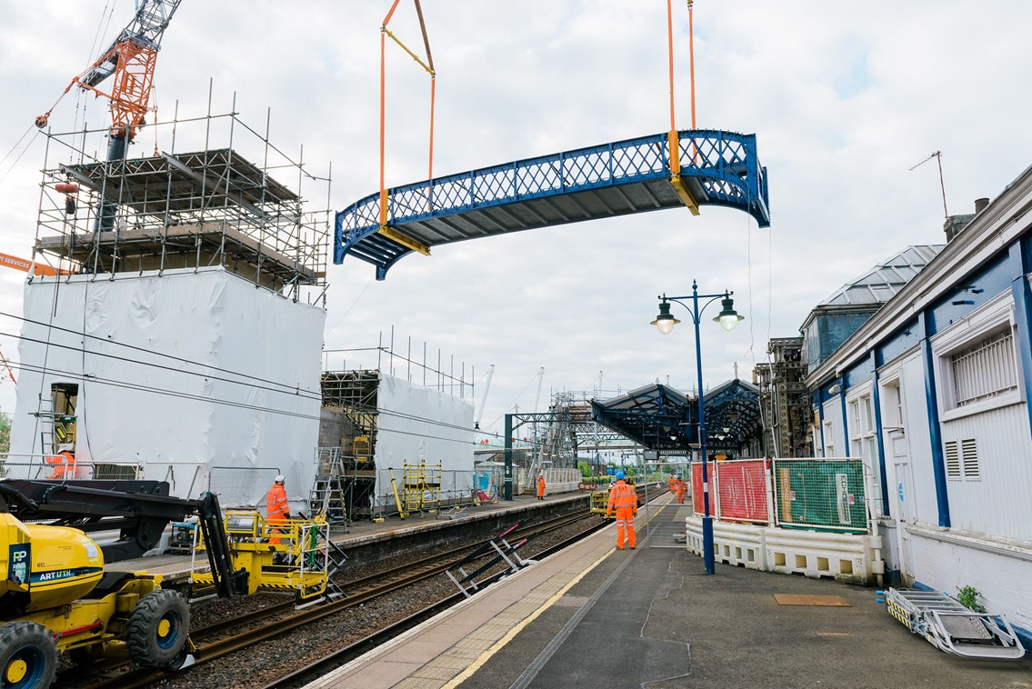 Historic footbridge successfully installed at Stirling station: Stirling stn bridge lift 1