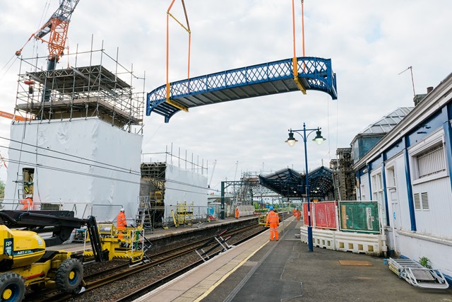 Stirling stn bridge lift 1