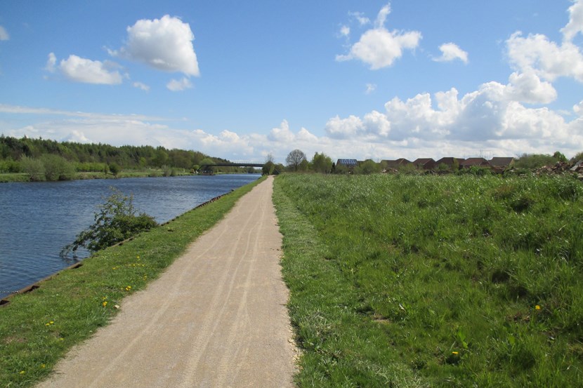 Council chiefs set to approve plans for next phase of Leeds Flood Alleviation Scheme: embankment-typicalexample-completedaspartofphase1-456188.jpg