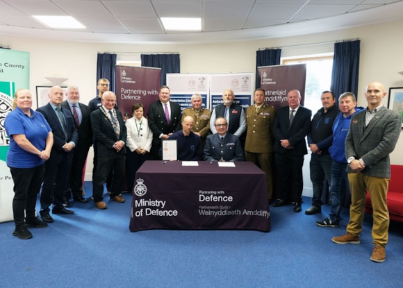 Armed forces covenant signing 2 - Cyfamod y Lluoedd Arfog yn llofnodi 2