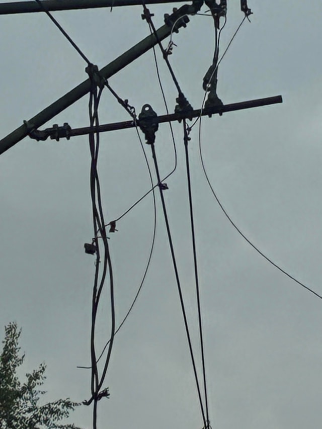 Overhead line damage near Pollokshields East station: Overhead line damage near Pollokshields East station