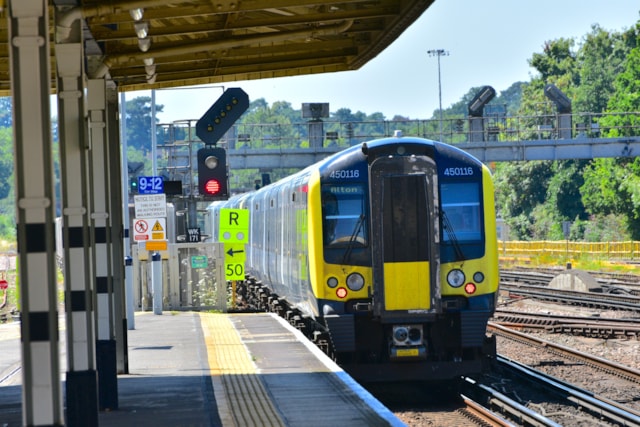 Train leaving Woking station-2