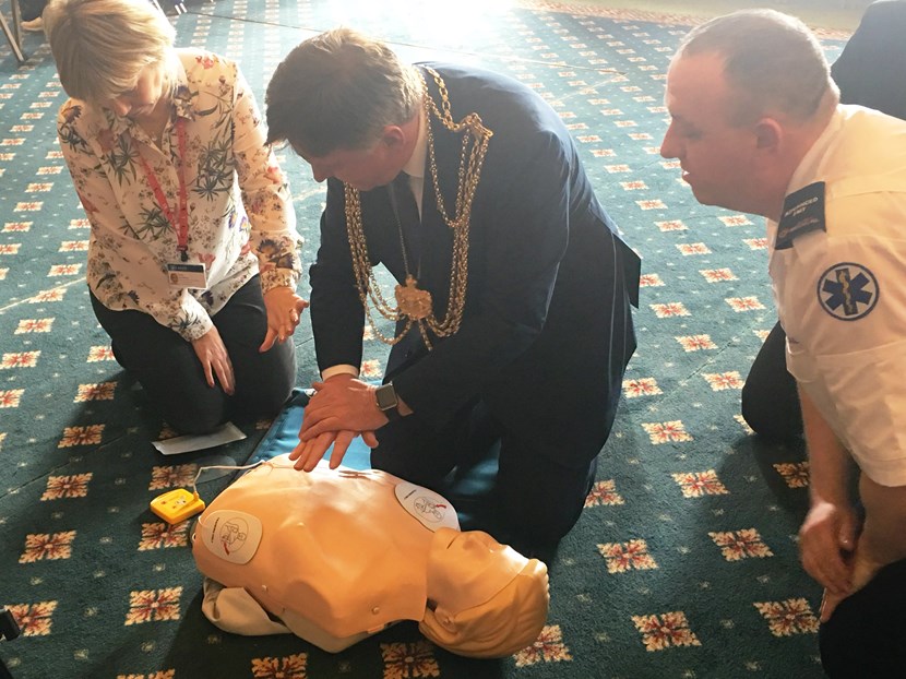 Lord Mayor adds his support to Leeds Civic Hall Epilepsy Action and Heart Research free awareness training sessions  : lordmayortrainingevent6b.jpg
