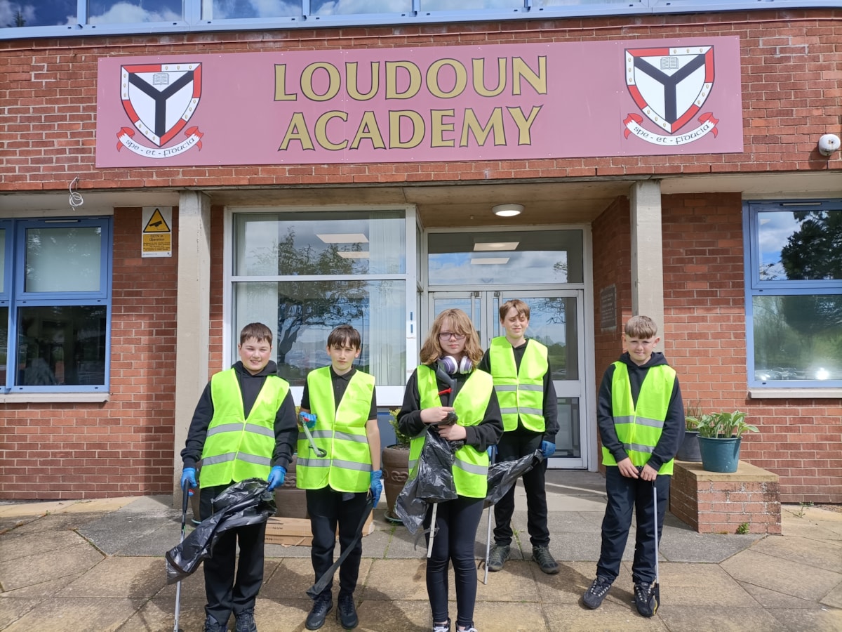 Litter collection crew
