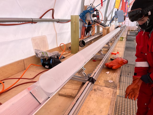 Credit©PNRA IPEV ice core logging