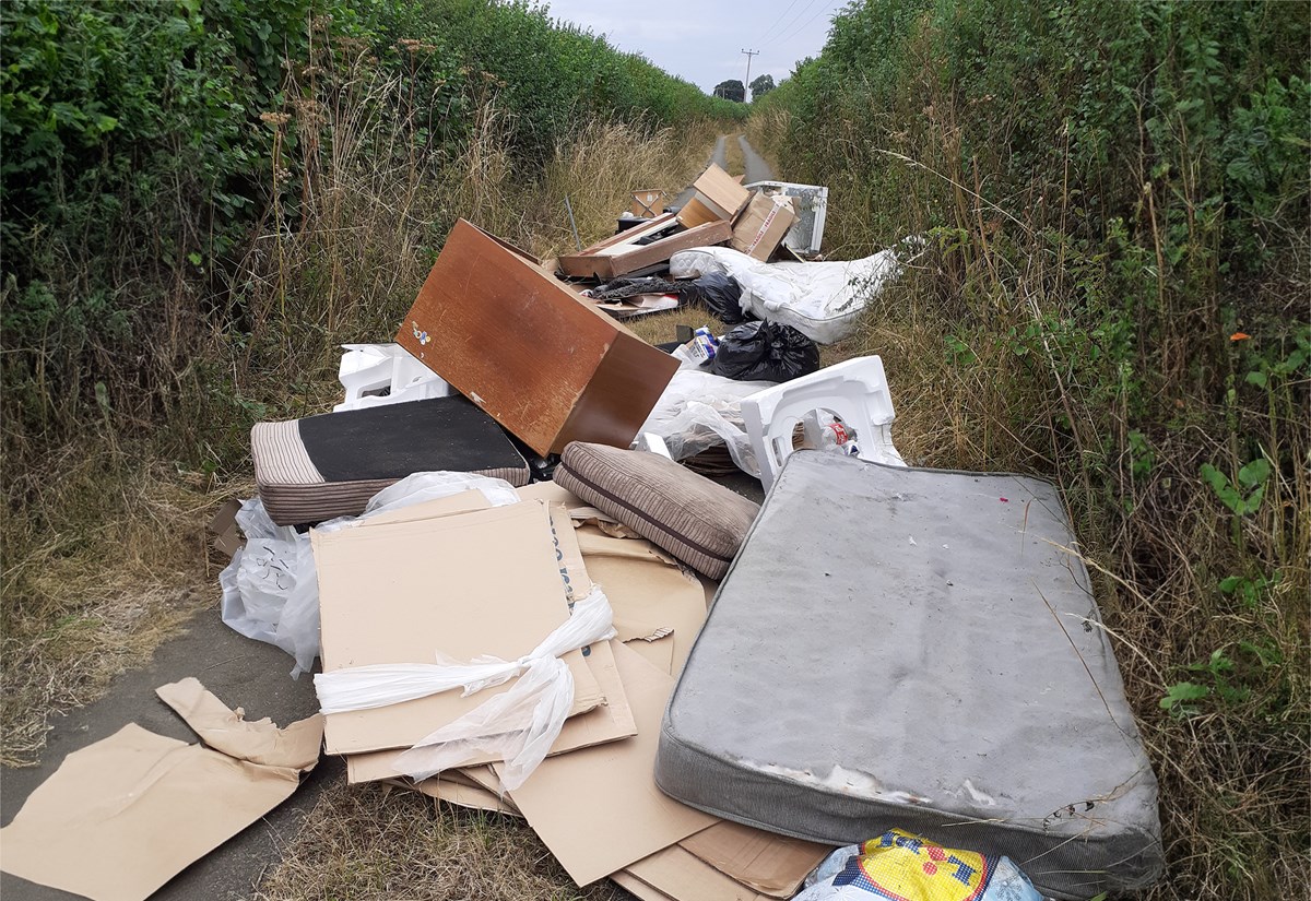 Fly-tip Quiet Lane in Siddington - lane blocked