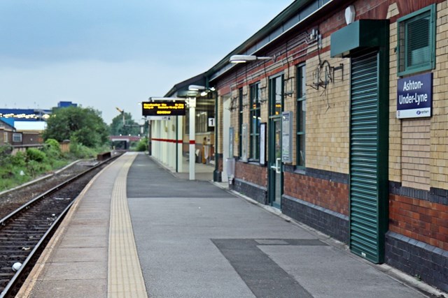 Ashton-under-Lyne railway station platform 1