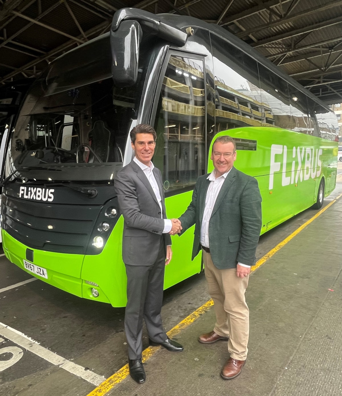 First Bus signs five-year deal with FlixBus as they partner to launch new UK coach services