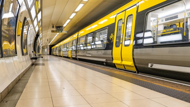 Network Rail apologises to passengers for delays following cable vandalism in Liverpool: Merseyrail-9