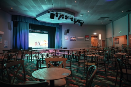 Marina Bar & Stage at Quay West