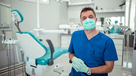 GettyImages-1186477337 (dentist)