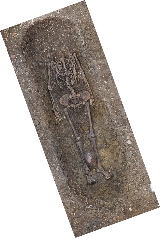 Roman skeleton with head placed between legs uncovered during archaeological excavations at Fleet Marston: Roman skeleton with head placed between legs uncovered during archaeological excavations at Fleet Marston, near Aylesbury, Buckinghamshire. Excavations took place during 2021.

Tags: Archaeology, Heritage, Roman burials, History, Excavations