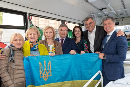 Members of the Ukrainian community on board a hospital bus donated by The Go-Ahead Group.
Right: Vadym Prrystaiko, Ukrainian Ambassador to the UK
Second right: Mike Bowden, Chair, Swindon Humanitarian Aid Partnership
Fourth right: Robert Buckland MP