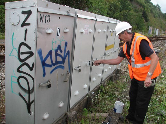 Graffiti clear up - Bristol Temple Meads: Maintenance paint out and clean graffiti on line side equipment, buildings and structures as part of the one mile clean up either side of Bristol Temple Meads station.
31 July 2006


