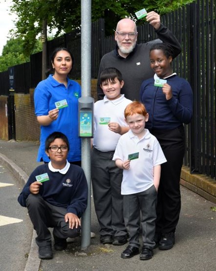 Beat the Streets with Aneesa Iqbal from Intelligent Health, Cllr Ian Bevan and children from Beechwood C of E Primary